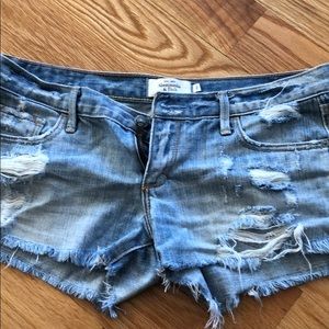 size 2 jean shorts, broken zipper but easy fix.